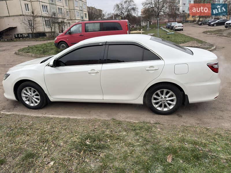 Седан Toyota Camry 2016 в Киеве