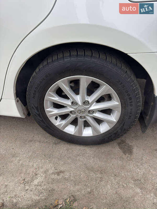 Седан Toyota Camry 2016 в Киеве