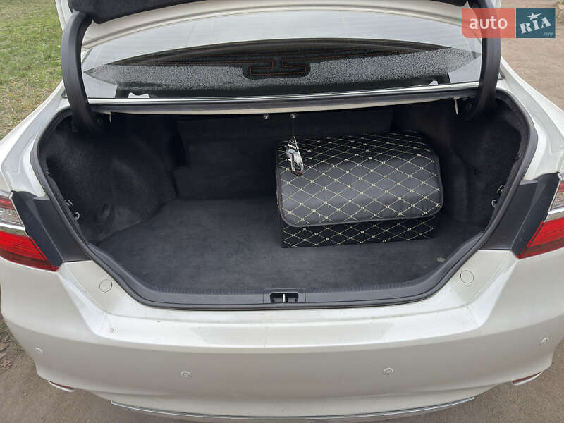 Седан Toyota Camry 2016 в Киеве