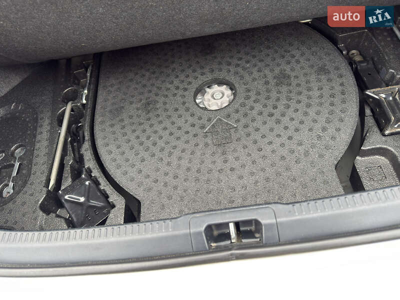 Седан Toyota Camry 2016 в Киеве