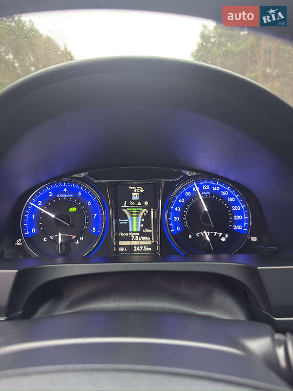 Седан Toyota Camry 2016 в Киеве