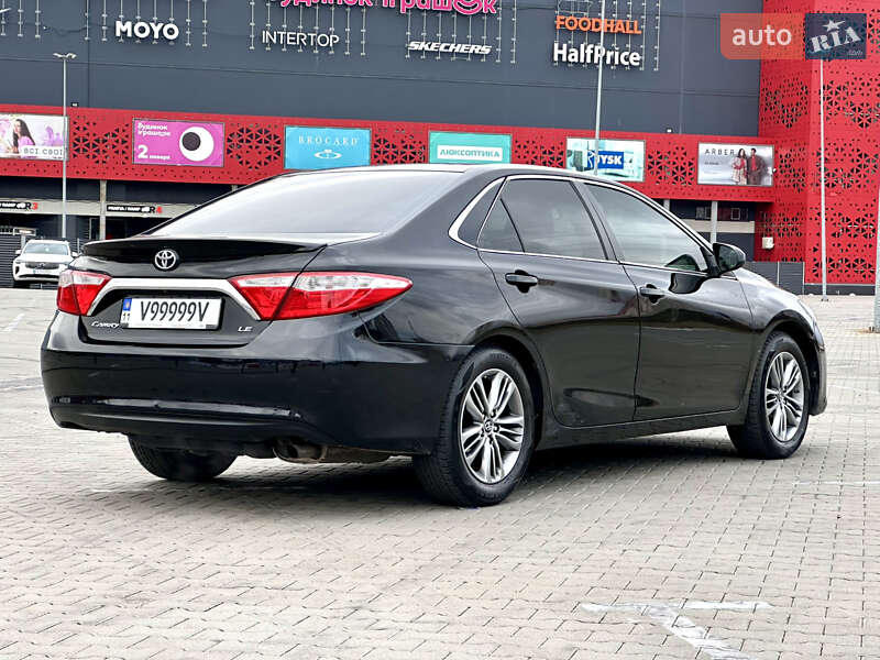 Седан Toyota Camry 2016 в Киеве