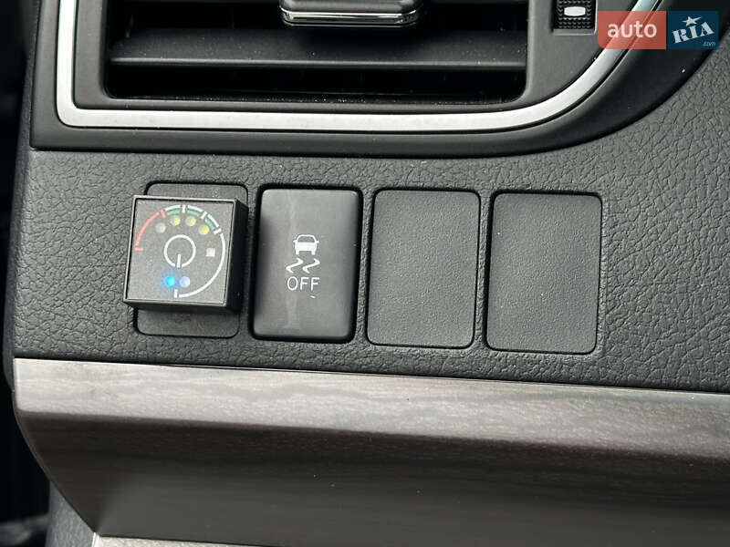 Седан Toyota Camry 2016 в Киеве