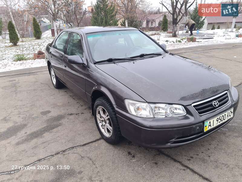 Седан Toyota Camry 2000 в Києві
