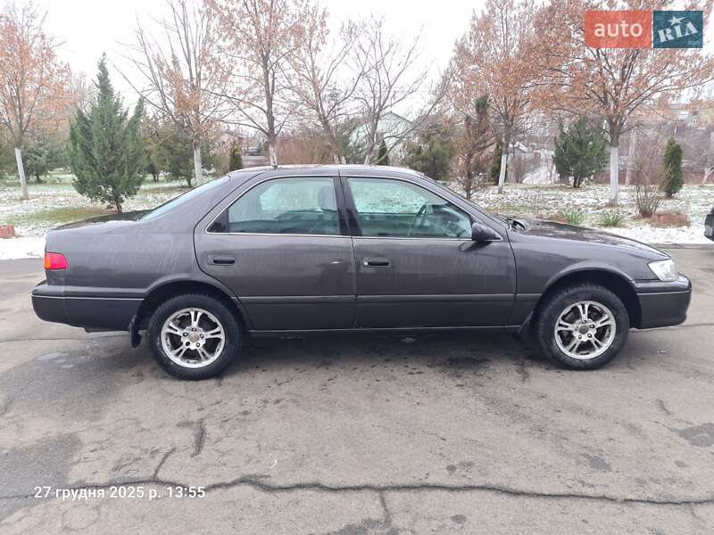 Седан Toyota Camry 2000 в Києві