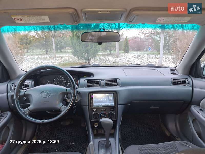 Седан Toyota Camry 2000 в Києві