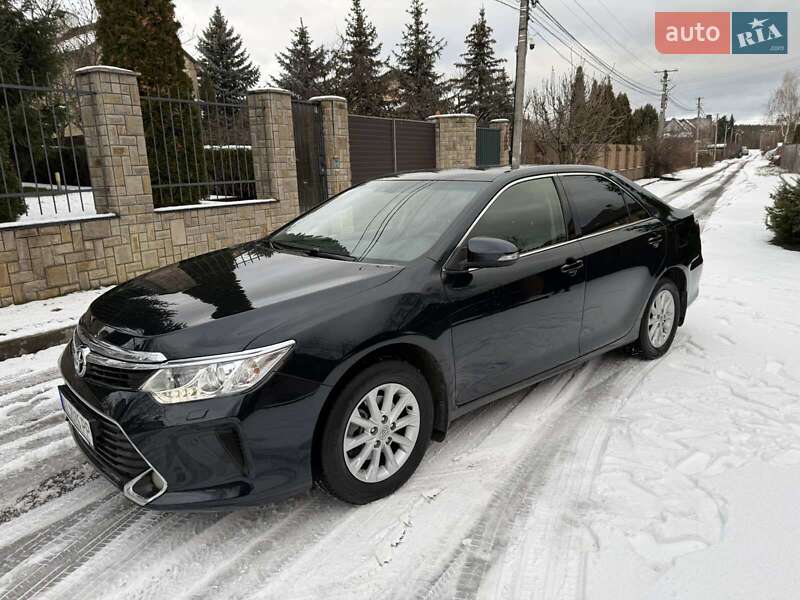 Седан Toyota Camry 2016 в Києві