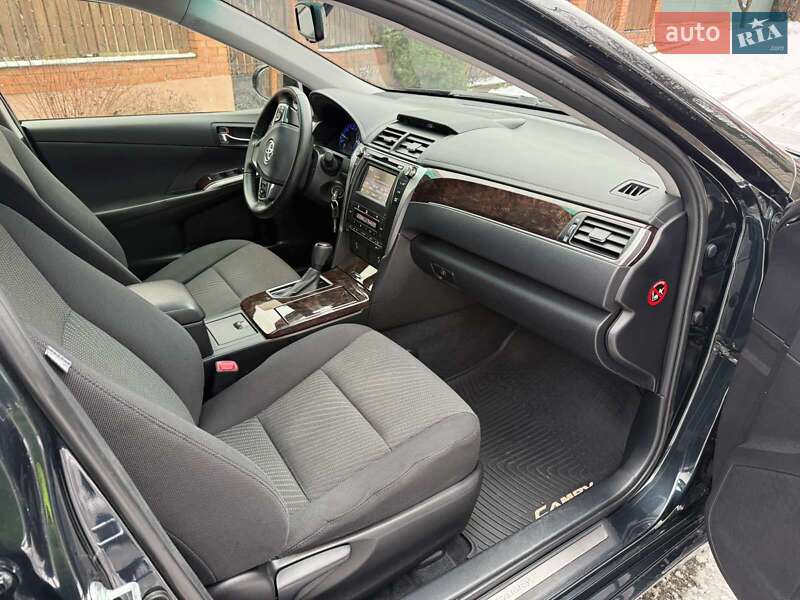 Седан Toyota Camry 2016 в Києві