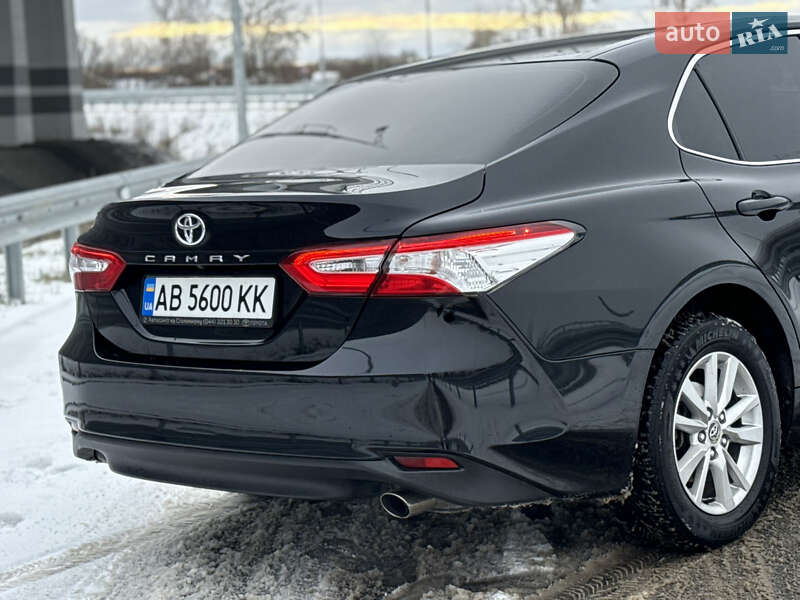 Седан Toyota Camry 2018 в Чернігові