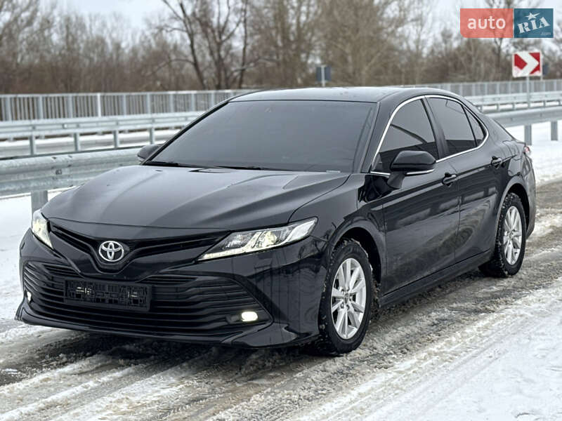 Седан Toyota Camry 2018 в Чернігові