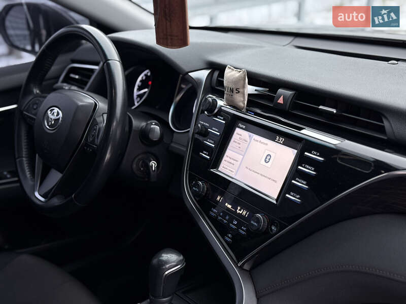 Седан Toyota Camry 2018 в Чернігові