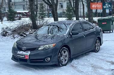 Седан Toyota Camry 2013 в Києві