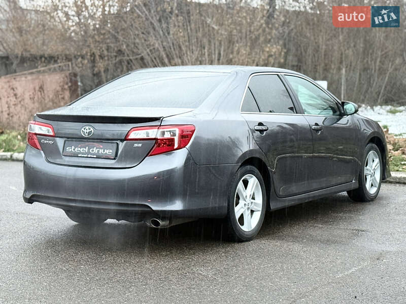 Седан Toyota Camry 2014 в Миколаєві