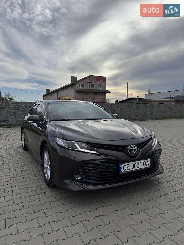 Седан Toyota Camry 2018 в Чернівцях