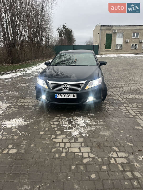 Седан Toyota Camry 2012 в Ильинцах