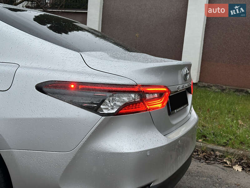Седан Toyota Camry 2023 в Києві