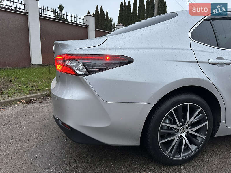 Седан Toyota Camry 2023 в Києві