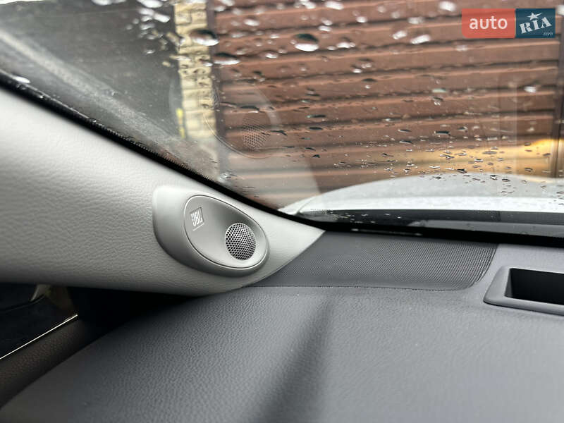 Седан Toyota Camry 2023 в Києві