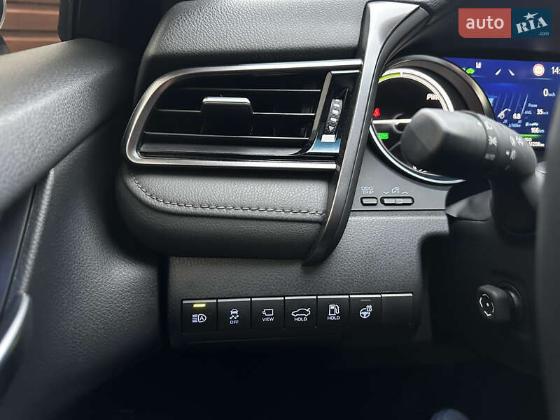 Седан Toyota Camry 2023 в Києві