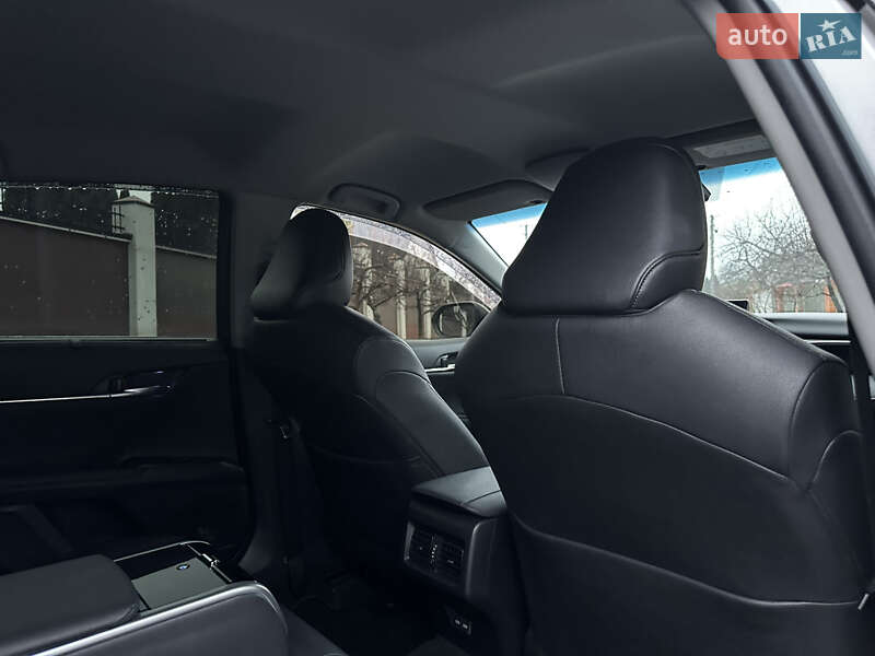 Седан Toyota Camry 2023 в Києві