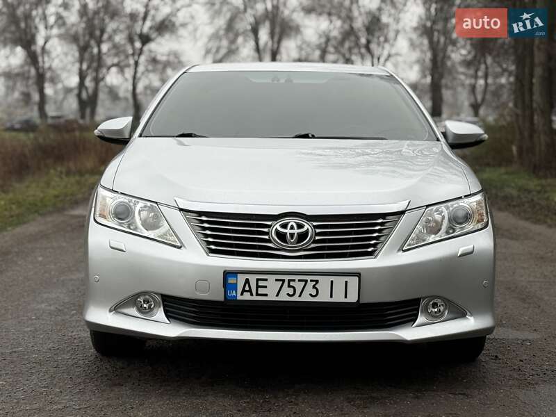Седан Toyota Camry 2011 в Дніпрі