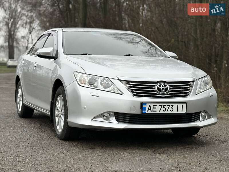Седан Toyota Camry 2011 в Дніпрі