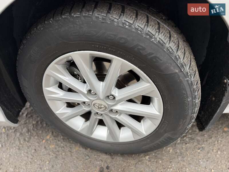 Седан Toyota Camry 2011 в Дніпрі