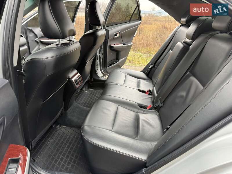 Седан Toyota Camry 2011 в Дніпрі