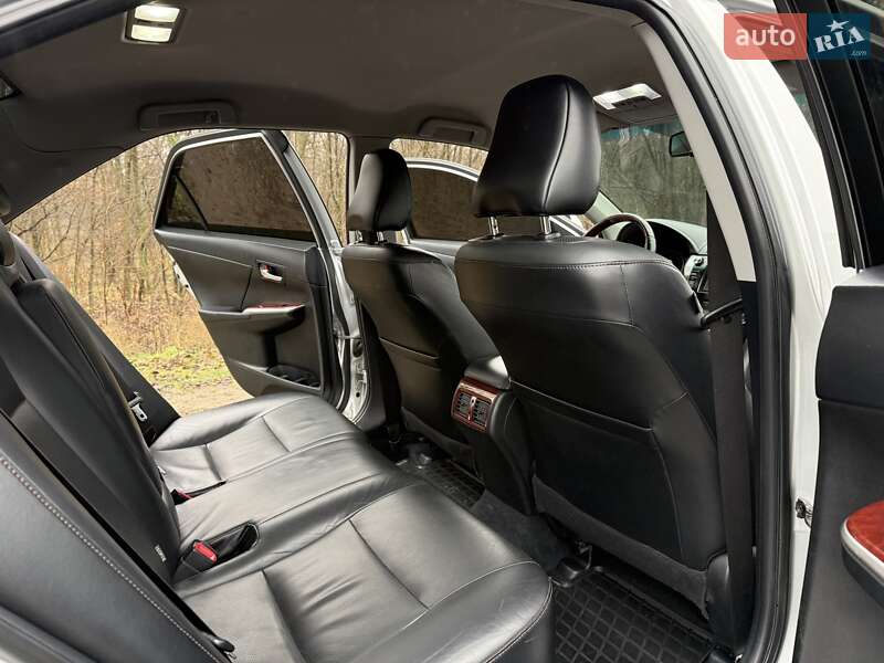 Седан Toyota Camry 2011 в Дніпрі