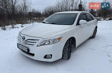 Седан Toyota Camry 2010 в Хмельницком