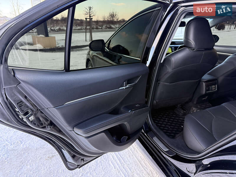 Седан Toyota Camry 2017 в Коломые