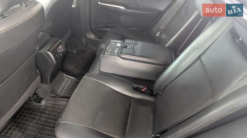 Седан Toyota Camry 2015 в Києві