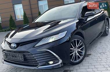 Седан Toyota Camry 2021 в Виннице