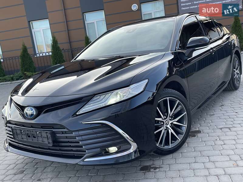 Toyota Camry 2021