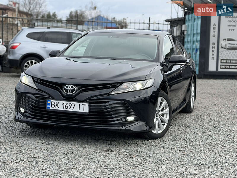 Toyota Camry 2019