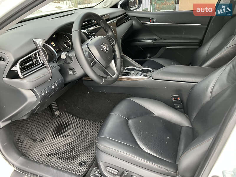 Седан Toyota Camry 2020 в Києві
