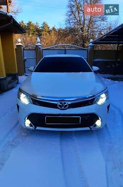 Седан Toyota Camry 2015 в Кременчуге