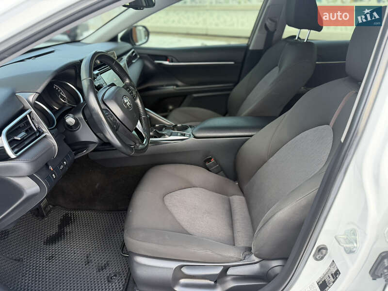 Седан Toyota Camry 2018 в Полтаві