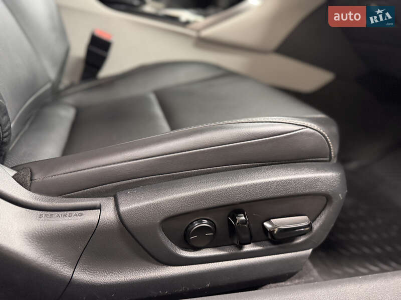 Седан Toyota Camry 2019 в Харькове