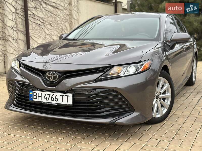 Седан Toyota Camry 2017 в Одессе