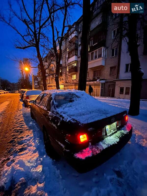 Седан Toyota Camry 2000 в Киеве