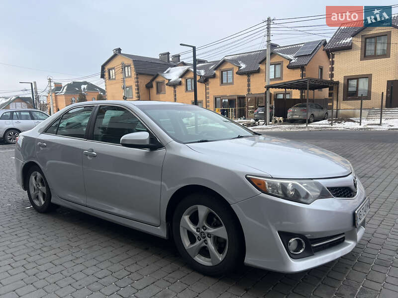 Седан Toyota Camry 2013 в Вінниці