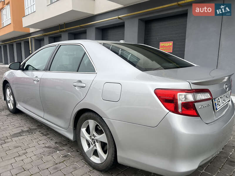 Седан Toyota Camry 2013 в Вінниці