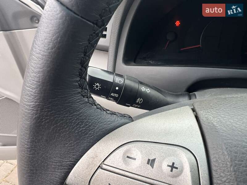 Седан Toyota Camry 2008 в Києві