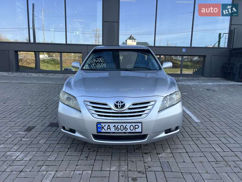 Седан Toyota Camry 2008 в Києві