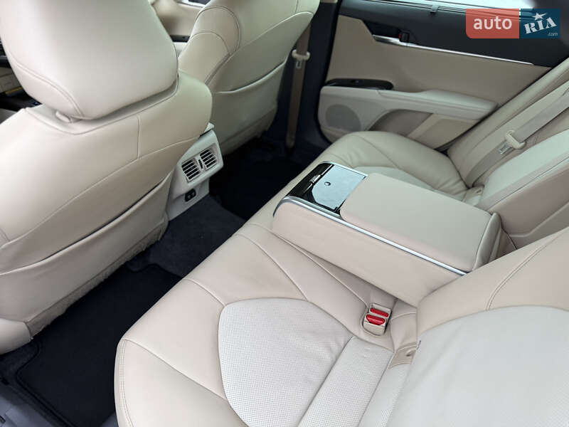 Седан Toyota Camry 2019 в Киеве фото 34 Седан Toyota Camry 2019 в Киеве