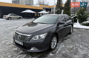 Седан Toyota Camry 2012 в Днепре