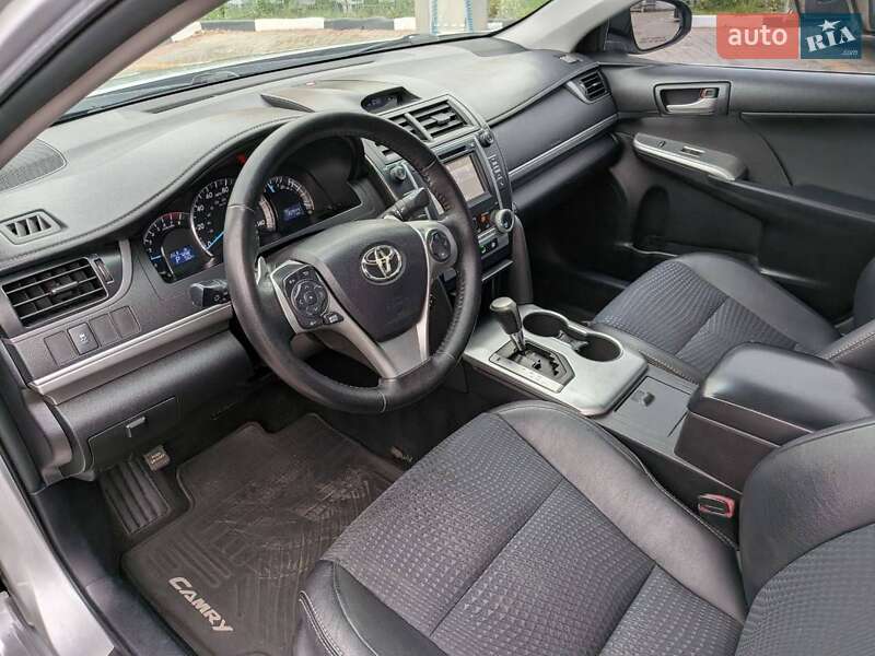 Седан Toyota Camry 2014 в Харькове