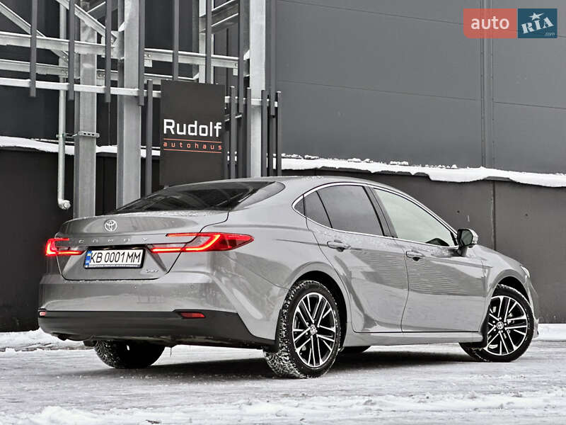 Седан Toyota Camry 2024 в Києві