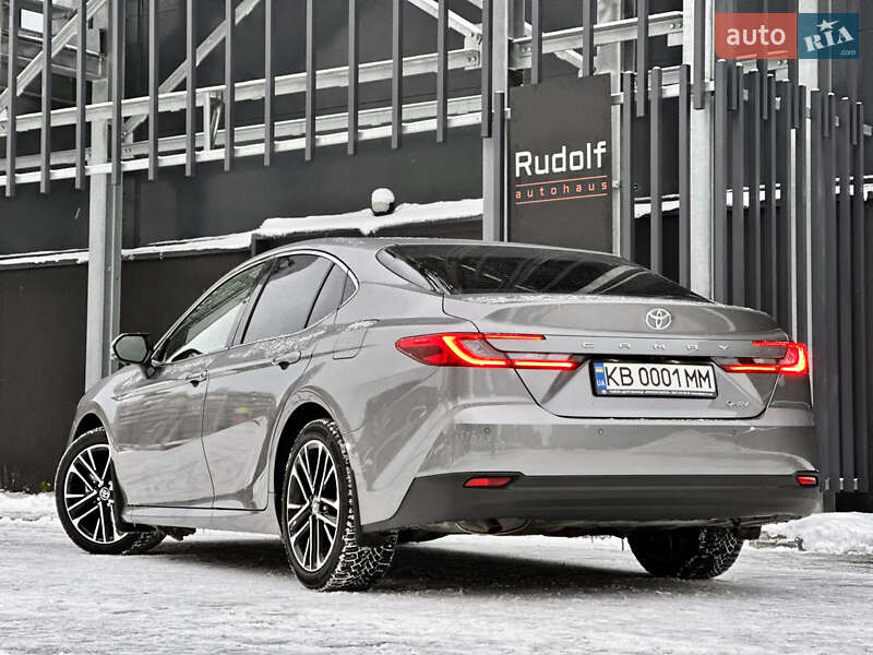 Седан Toyota Camry 2024 в Києві